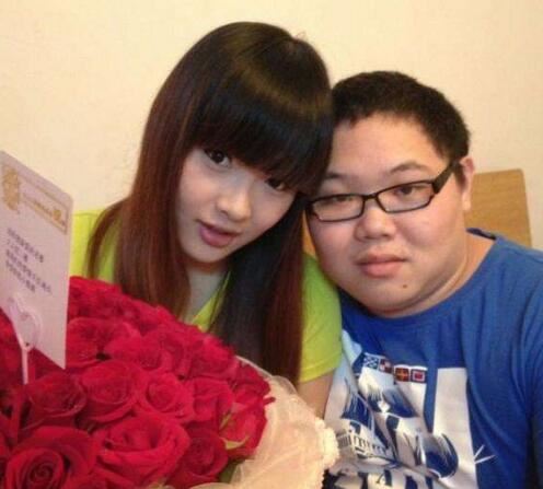 pdd女朋友沈灵敏扔蛇门，pdd最落魄时期不离不弃