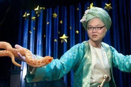 pdd女朋友沈灵敏扔蛇门，pdd最落魄时期不离不弃