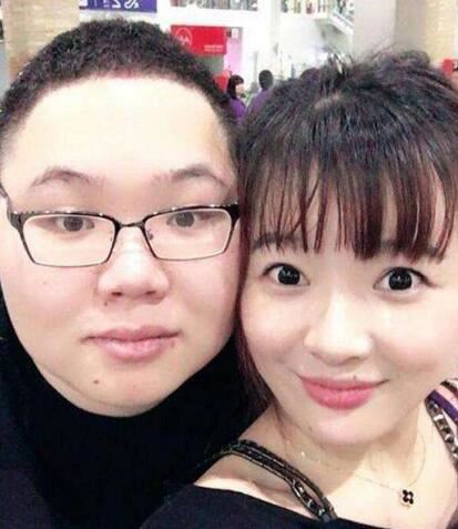 pdd女朋友沈灵敏扔蛇门，pdd最落魄时期不离不弃