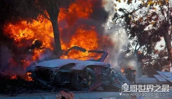 保罗·沃克车祸事件原因，车辆因超速失控起火爆炸(悲痛)