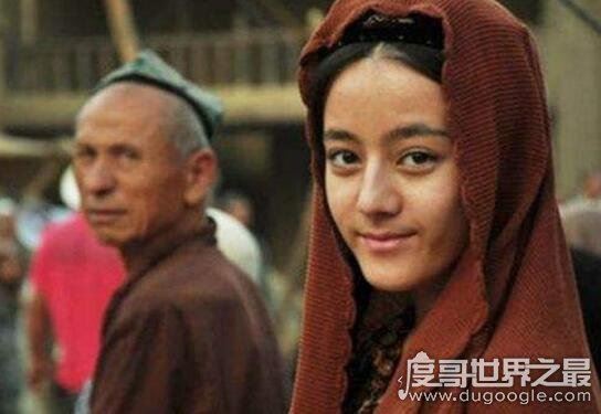 迪丽热巴的初吻给了谁,荧屏初吻高伟光车内激吻