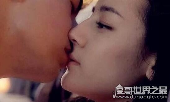 迪丽热巴的初吻给了谁，荧屏初吻高伟光车内激吻