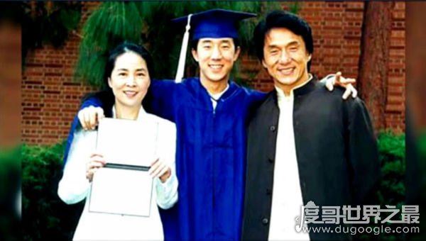 成龙为什么不认小龙女,看完这些你就明白了