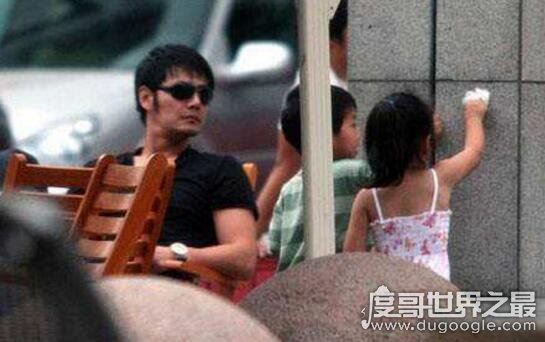 柳云龙妻子徐欣照片,大学同学结婚多年育有一女