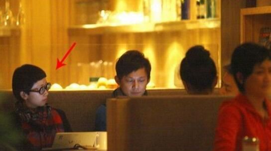 何炅老婆王菁个人资料照片，相识十年早已结婚同居