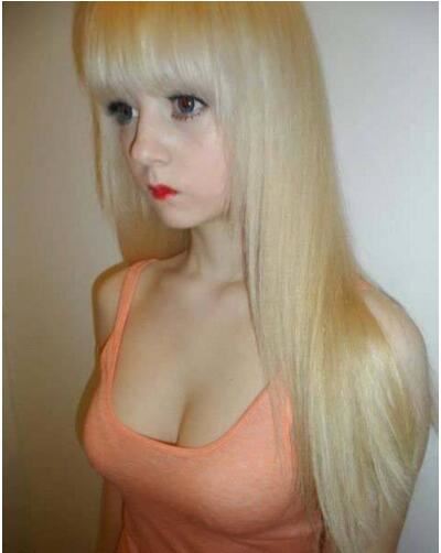 英国15岁白化病萝莉，维纳斯·巴勒莫(被封全球宅男女神)