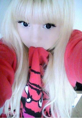 英国15岁白化病萝莉，维纳斯·巴勒莫(被封全球宅男女神)