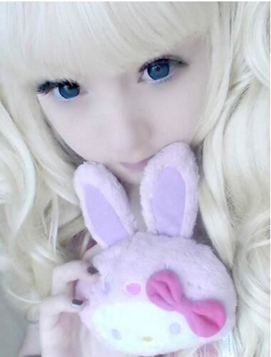 英国15岁白化病萝莉，维纳斯·巴勒莫(被封全球宅男女神)