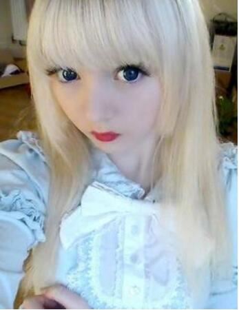 英国15岁白化病萝莉，维纳斯·巴勒莫(被封全球宅男女神)