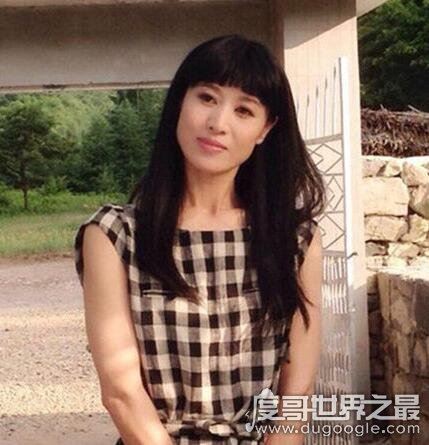 一丈青扈三娘扮演者郑爽,52岁的她美貌依然不减当年