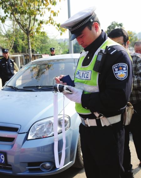 恐吓杀交警，做法罪不可恕(拘留处刑)