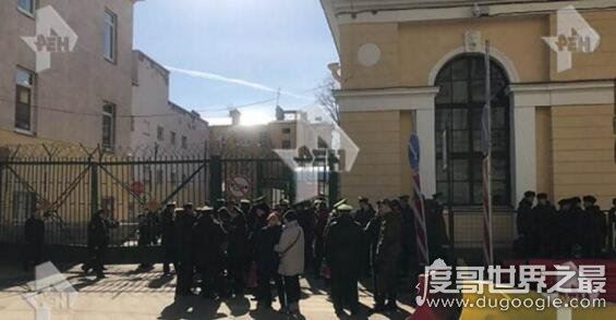 俄罗斯圣彼得堡军校爆炸，4人受伤(疑似炸弹所造成)