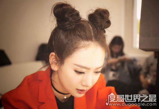 戚薇整容前后大对比，割了双眼皮竟然美成仙