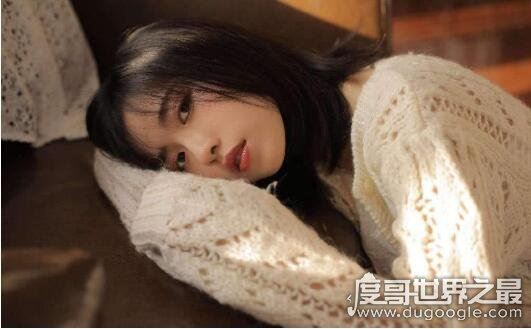 如何让男人发疯的想你，学会这5招让你的男人彻底离不开你