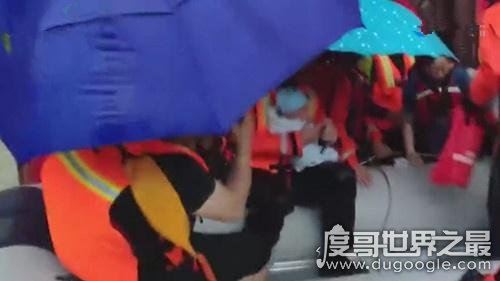 广西山洪12人遇难,国道发生塌方救援队难以实施救援