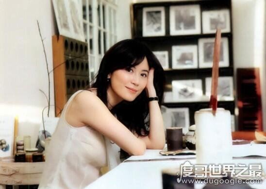 俞飞鸿结婚了吗，没有结婚的她称自己精神世界足够富足