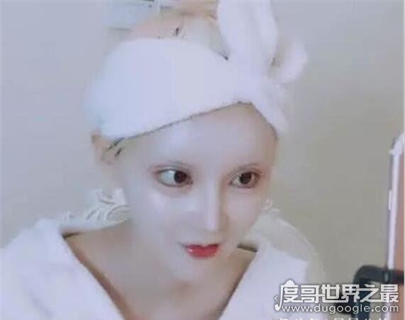 芭比迪丽拉原来的样子，卸妆前后判若两人(素颜竟比化妆还好看)