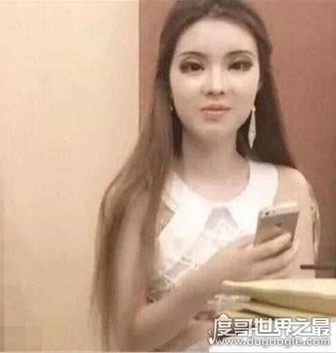 芭比迪丽拉原来的样子，卸妆前后判若两人(素颜竟比化妆还好看)