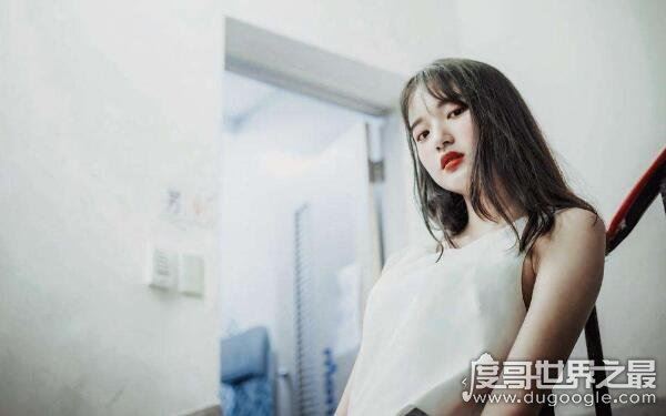 长相甜美引关注，陈昕葳年龄多大（网传19岁）