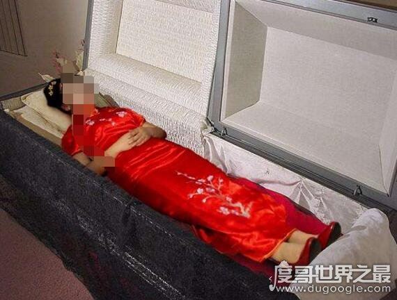 【辟谣】火葬场工人吃130具女尸事件，实则4名工人吃1具