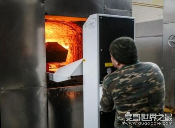 【辟谣】火葬场工人吃130具女尸事件，实则4名工人吃1具