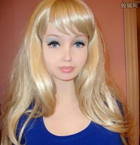 世界上长得最像芭比娃娃的人，瓦莱里娅·露可安诺娃拥有丰满上围