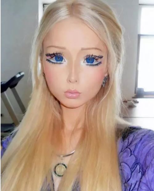 世界上长得最像芭比娃娃的人，瓦莱里娅·露可安诺娃拥有丰满上围