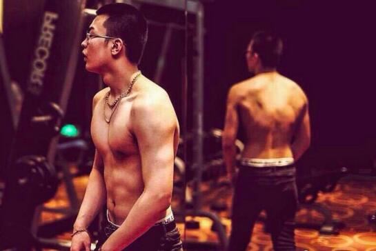 红花会小白个人资料，被扒曾在部队吸毒喝紫色水