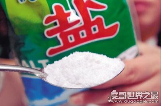 衣服染色怎么洗掉，教你几个去除染色的小妙招(瞬间焕然一新)