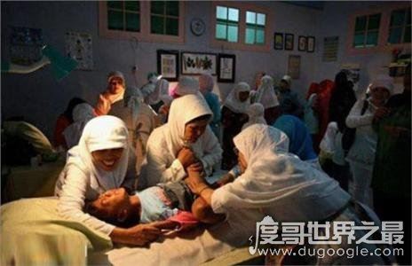 非洲的女性割礼是什么意思呢,破坏女性敏感部位(残忍至极)