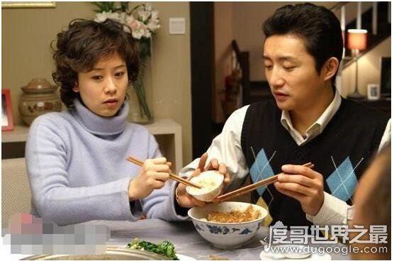 双面胶电视剧原型，女主家庭条件好为人优秀却被凤凰男打死