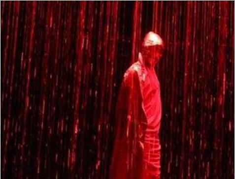 世界上最奇特的怪雨，英国苹果雨(天空下苹果引众人争抢)