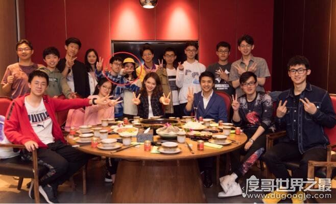 最强大脑郑林楷女朋友曝光，长相清纯可爱(两人身高一样)