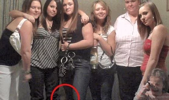 世界十大灵异图片，背后发凉极其诡异(胆小勿入)