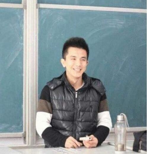 中国最美英语老师，最美女老师课爆满教室塞不下