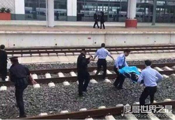 揪心!云南16岁少女遭动车压断双腿,乃自己跳下站台