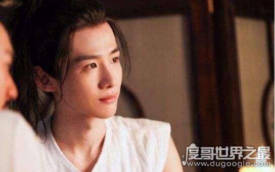 《凰权》中的男二号顾南衣，只为凤知微而活结局却是放手