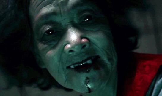 上海吸血鬼事件图片，吸血鬼老太婆专挑红衣服女生