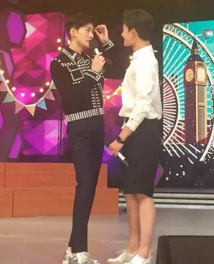 实际杨洋身高177厘米，五五分身材全靠颜值顶着