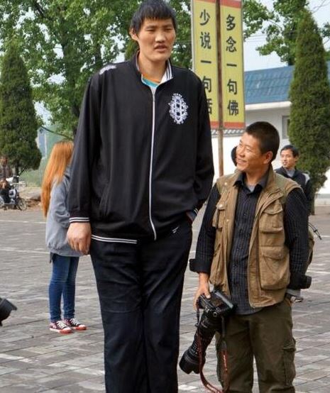 中国第一高，巨人赵亮的传奇之路（非巨人症）