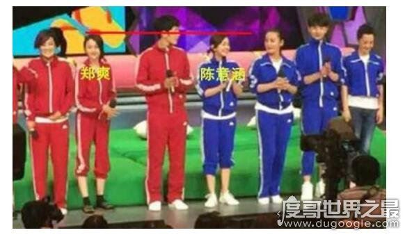 郑爽身高168CM，娃娃脸的她看起来很小只但身高比例却很不错