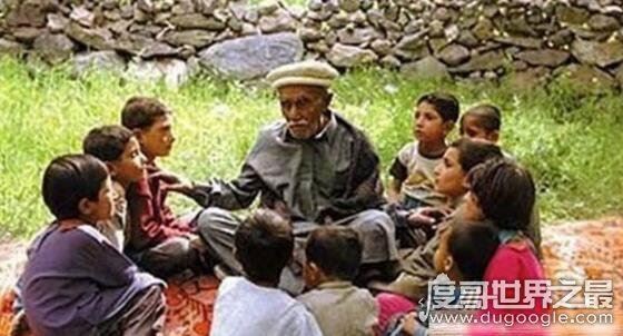 世界十大奇异民族，奥坎基查尔族人皮肤竟是蓝色的