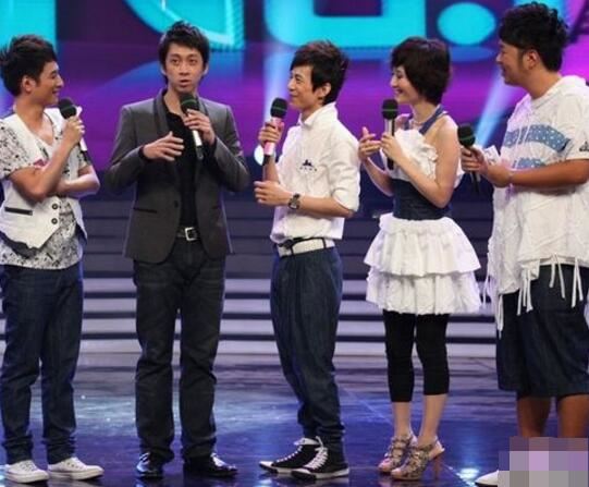 何炅身高作假虚报10厘米，真实对比图撑死165厘米