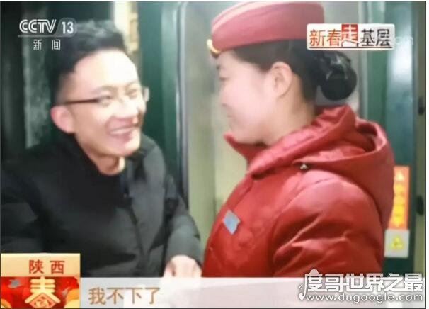 ＂铁路情侣＂1分52秒的相聚看哭所有人，这才是爱情的模样