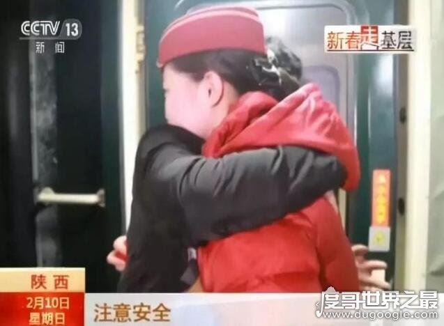 ＂铁路情侣＂1分52秒的相聚看哭所有人，这才是爱情的模样