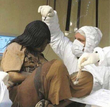 冰冻少女胡安妮塔，被冰冻至少500年的木乃伊(头发都没掉)