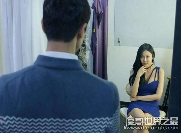 2017韩国电影隔壁的女孩解析，女主洪相熙身材爆炸(剧照)