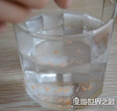 跳跳糖为什么会跳原理揭秘,童年回忆神奇的糖果