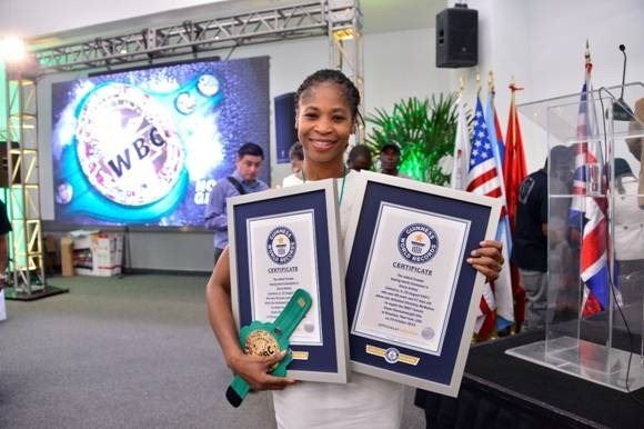 吉尼斯女性纪录大盘点，世界上乳房最多的女人竟有4个