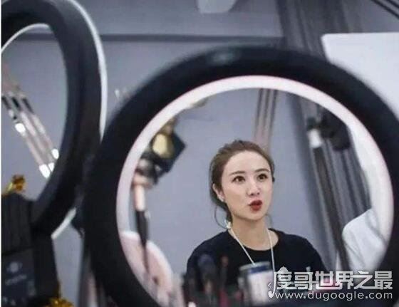 薇娅整容前后照片对比，和年轻时没太大变化(并未整容)